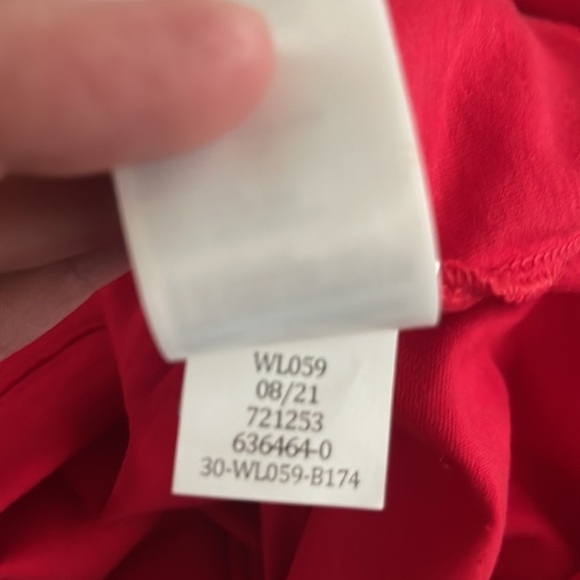 (NWT) The North Face Women’s Print Graphic Red Tee - Picture 16 of 16